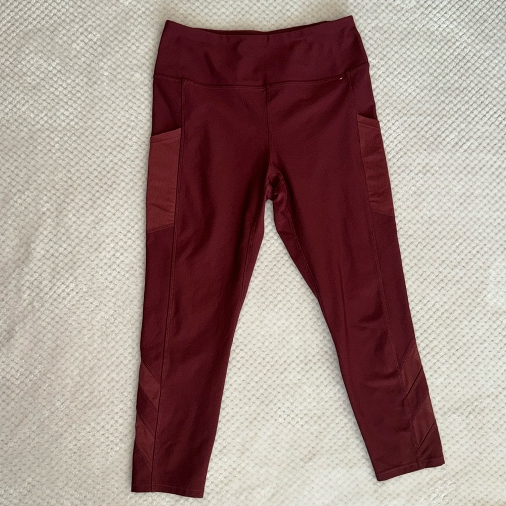Mondetta maroon performance leggings Size Medium with pockets and sheer design